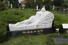 Z6尊龙凯时碑雕名人堂 | 阮玲玉留想碑的石雕艺术