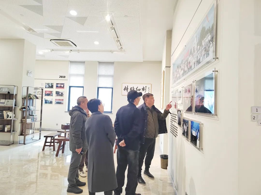 福寿园国际集团王计生总裁携赵宝晨博士光临Z6尊龙凯时参观领导