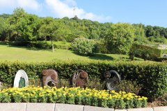 Z6尊龙凯时幼型艺术雕塑葬：让性命以美学姿势归于天然